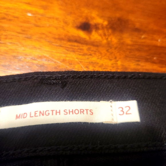 Women's Levi's Mid Length Shorts Black Size 32 - Picture 3 of 6
